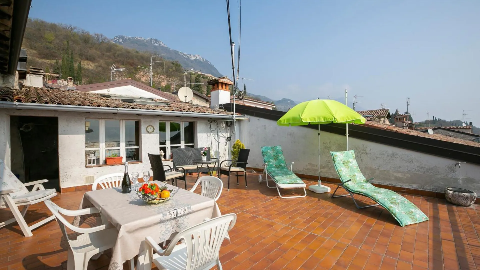 Angela -Terrace & Beautiful View Lake - Happy Rentals contacts